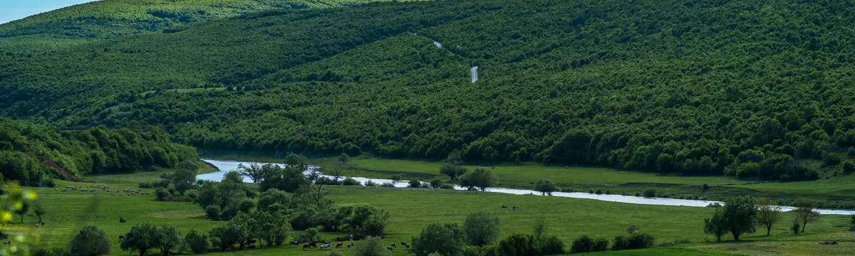 קוסובו: Beautiful green hills and river landscape in Kosovo during springtime.